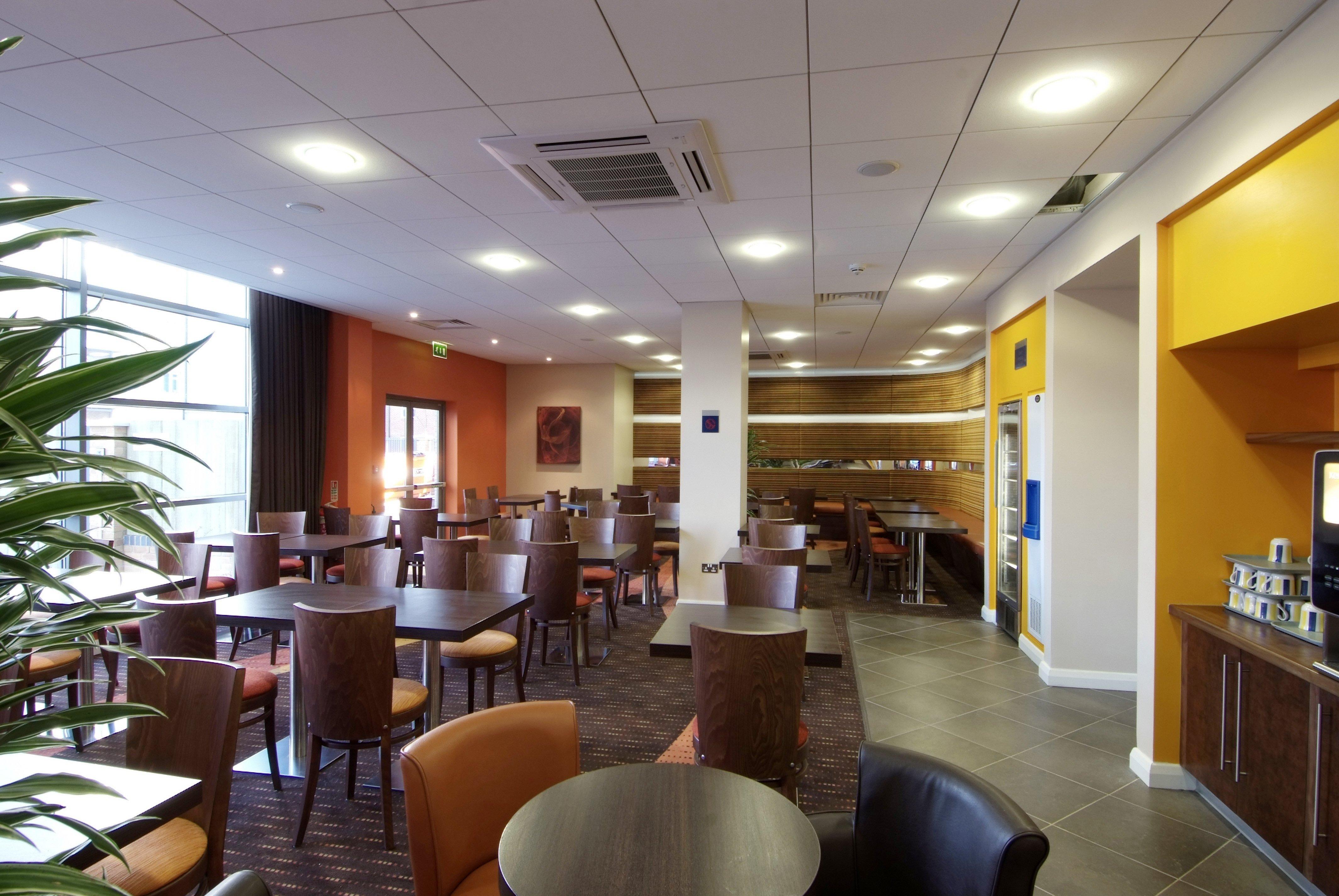 Holiday Inn Express Slough Exterior foto